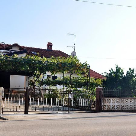 Franko Apartmani Zambratija  Εξωτερικό φωτογραφία