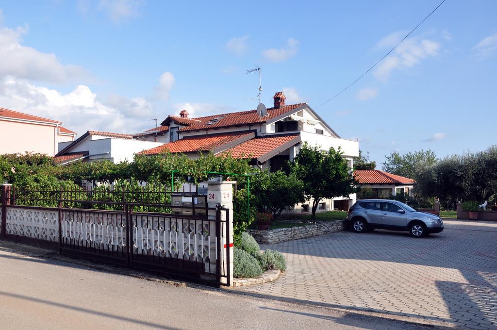 Franko Apartmani Zambratija  Εξωτερικό φωτογραφία